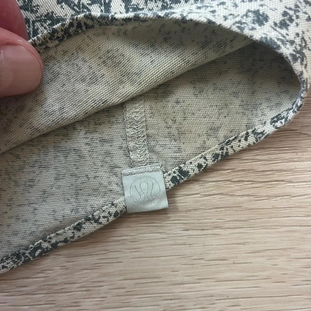 Lululemon Men's Patterned Shirt grayish green color size L - Picture 4 of 6